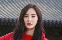 杨幂黑脸扔伞被骂垃圾 一个举动惹怒周围群众怎么回事